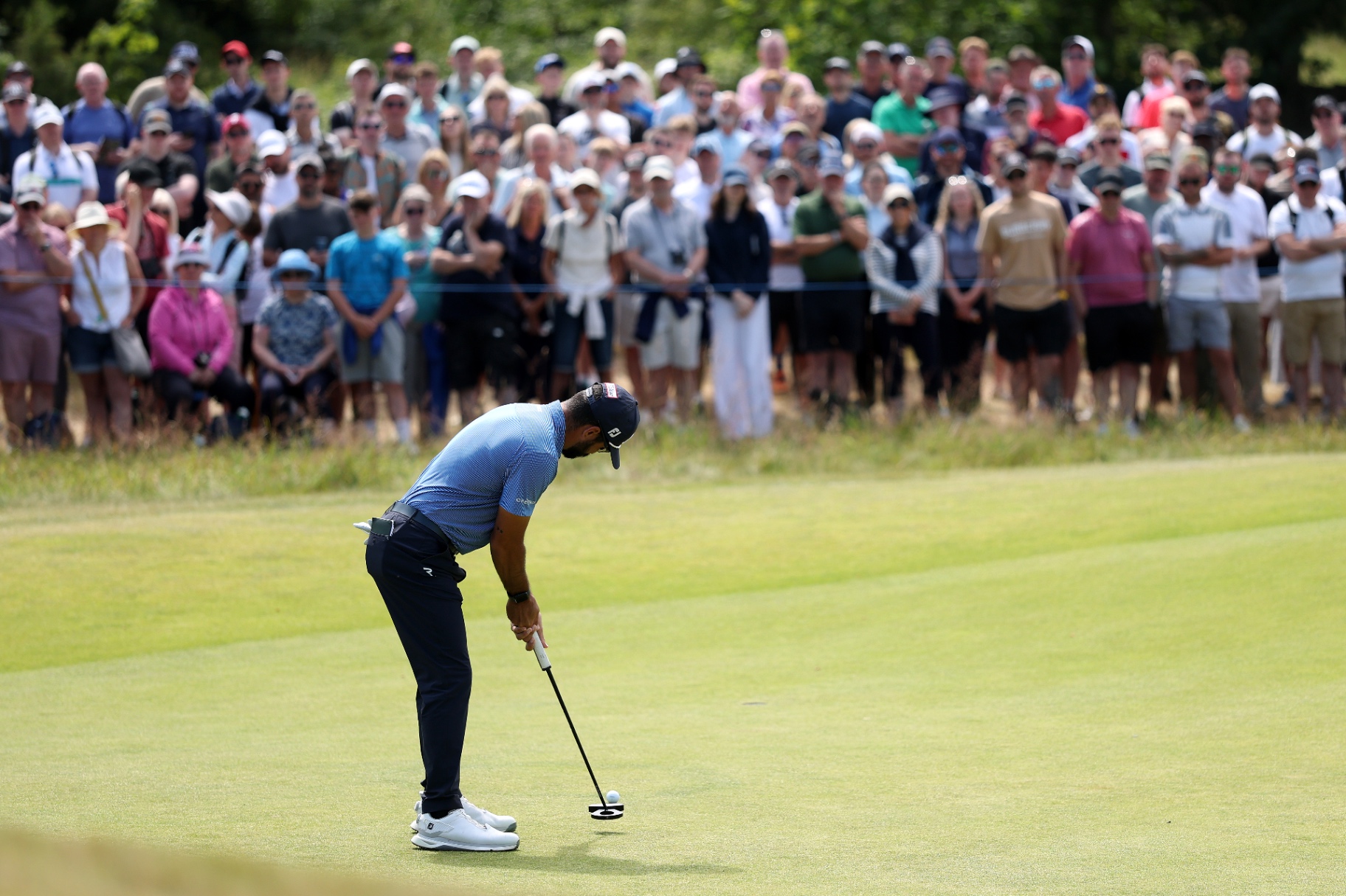 Putt Under the Gallery