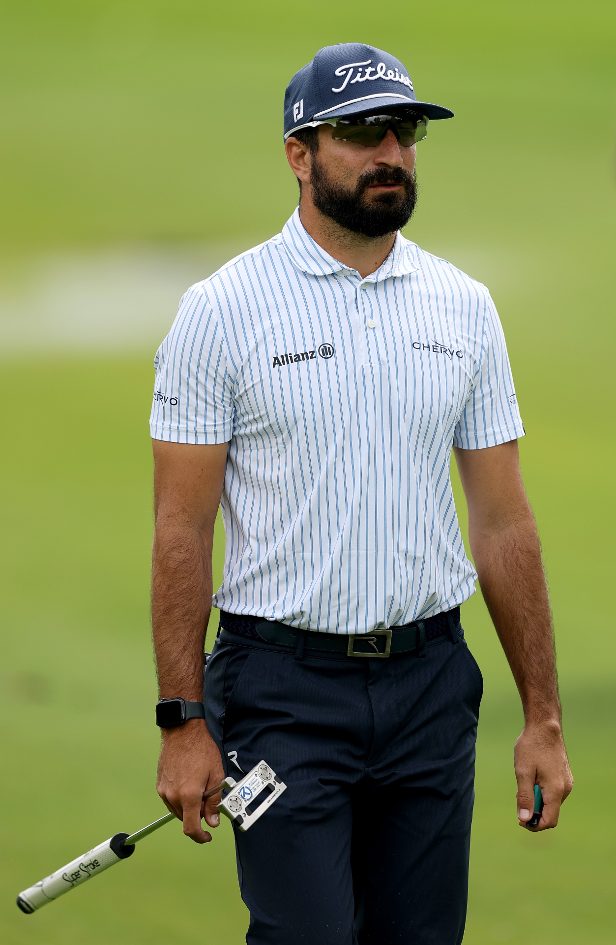 Putter in Hand